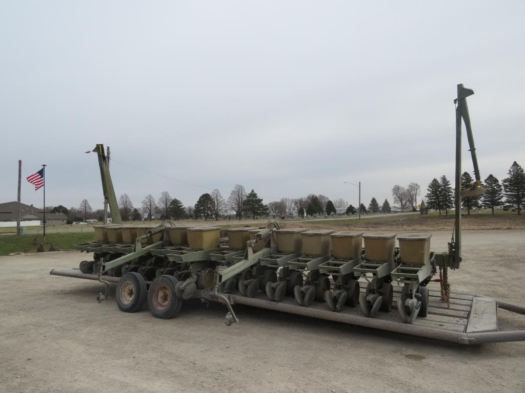 Image of John Deere 7100 Primary image