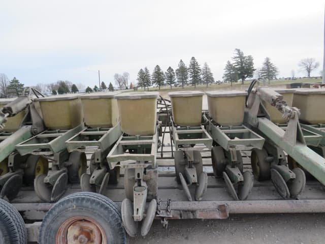 Image of John Deere 7100 equipment image 3