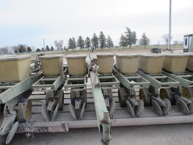 Image of John Deere 7100 equipment image 2