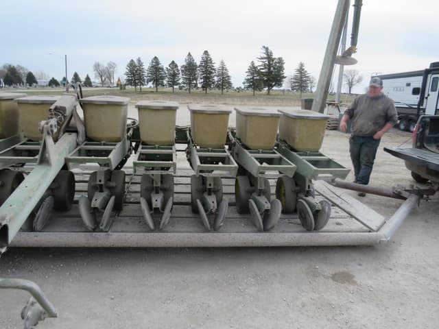 Image of John Deere 7100 equipment image 1