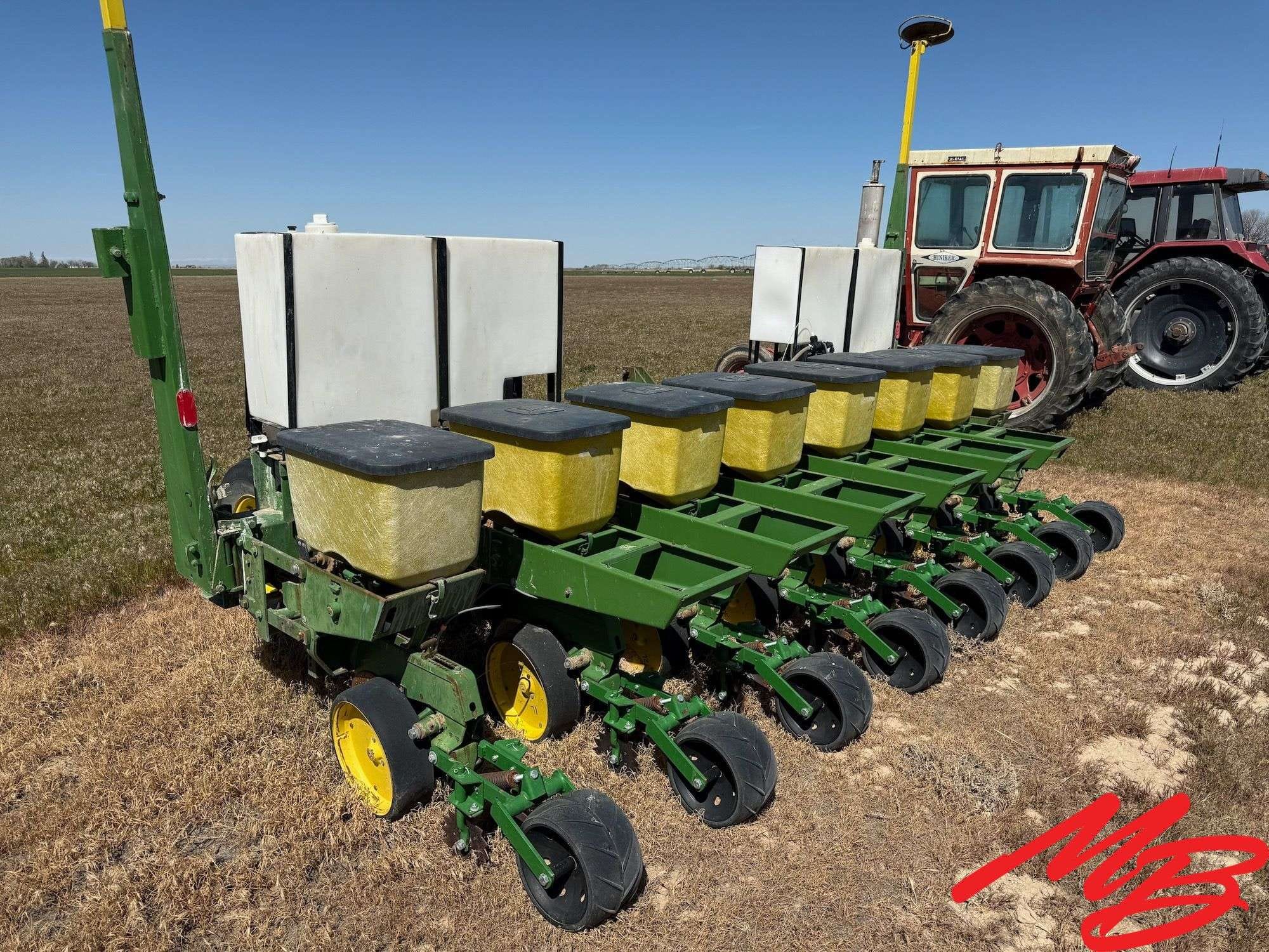 John Deere 7100 Equipment Image0