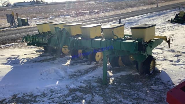 Image of John Deere 7100 equipment image 2