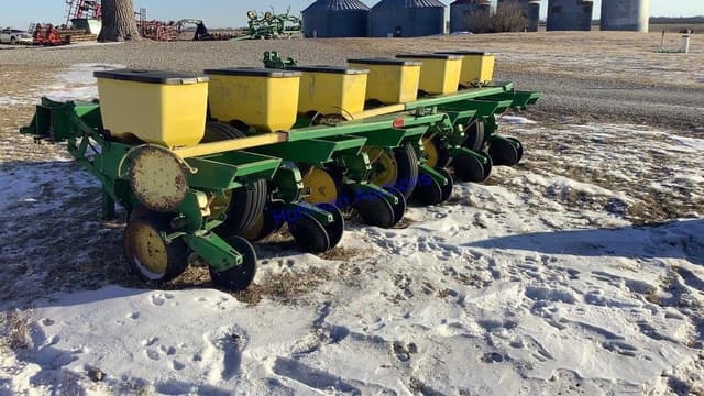 Image of John Deere 7100 equipment image 3