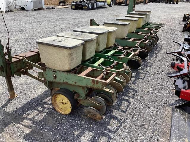 Image of John Deere 7100 equipment image 2
