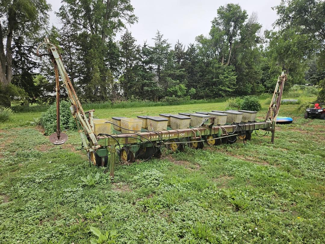 Image of John Deere 7100 Primary image