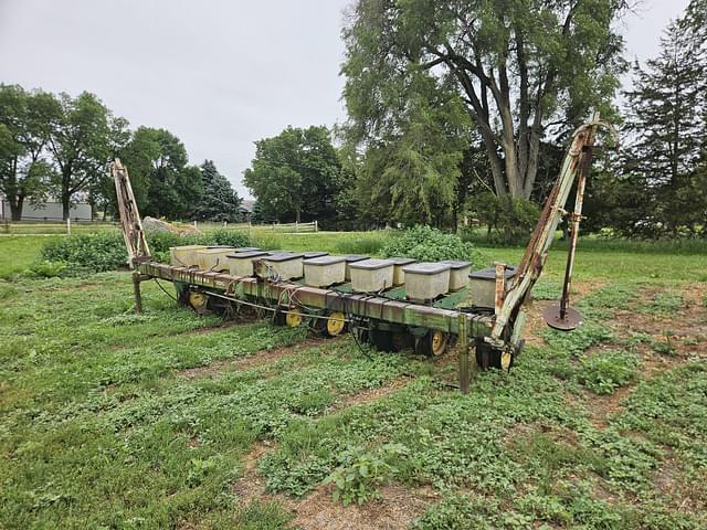 Image of John Deere 7100 equipment image 1