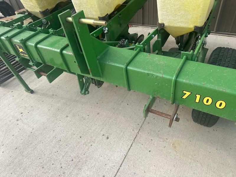 Image of John Deere 7100 Image 1