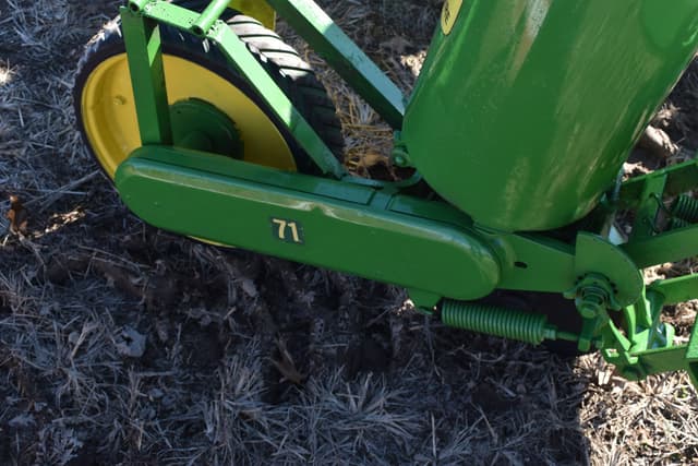 Image of John Deere 7100 equipment image 4