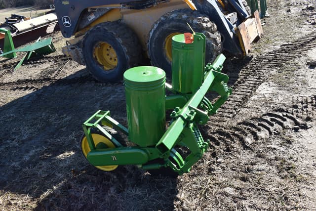 Image of John Deere 7100 equipment image 3