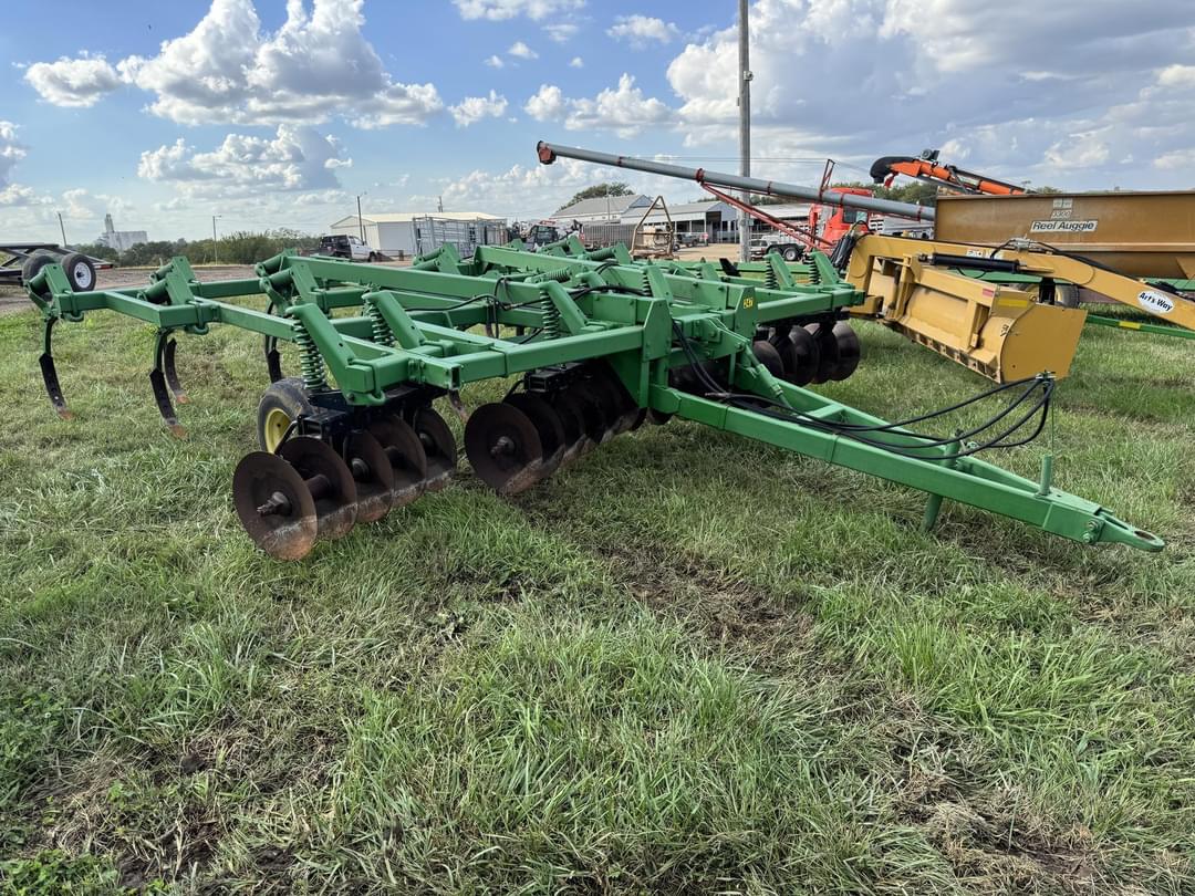 Image of John Deere 712 Image 1