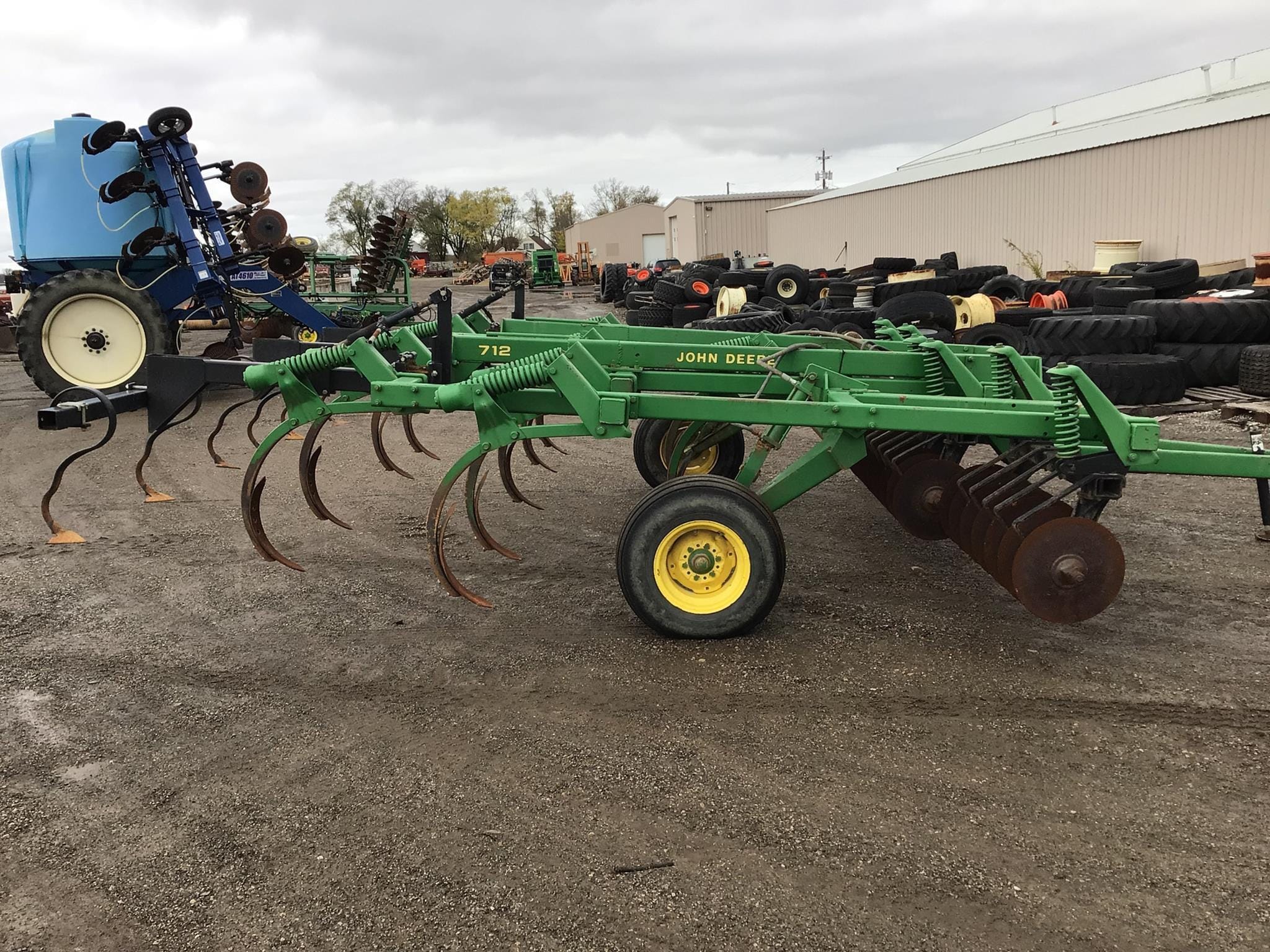 Main image John Deere 712