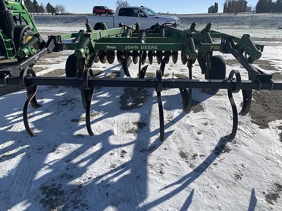 Image of John Deere 712 equipment image 3