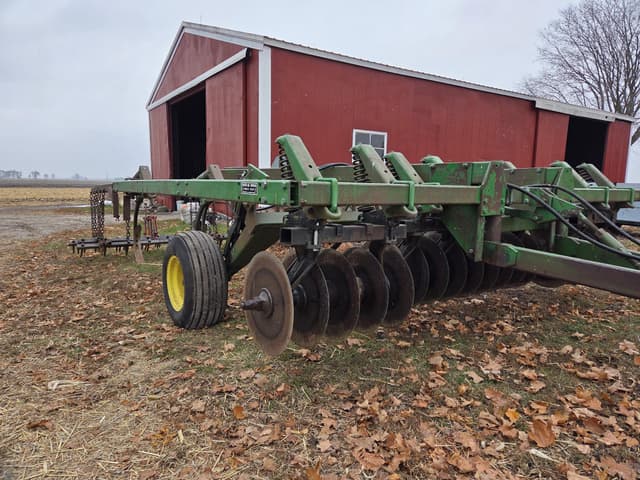 Image of John Deere 712 equipment image 1