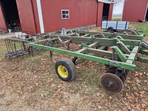 John Deere 712 Image