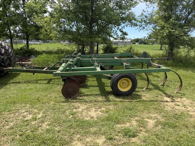Image of John Deere 712 equipment image 1