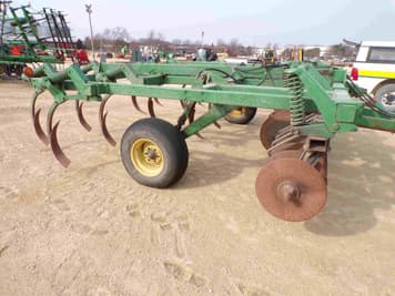 Main image John Deere 712