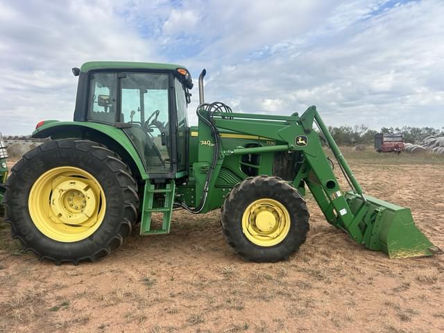 Image of John Deere 7130 equipment image 1