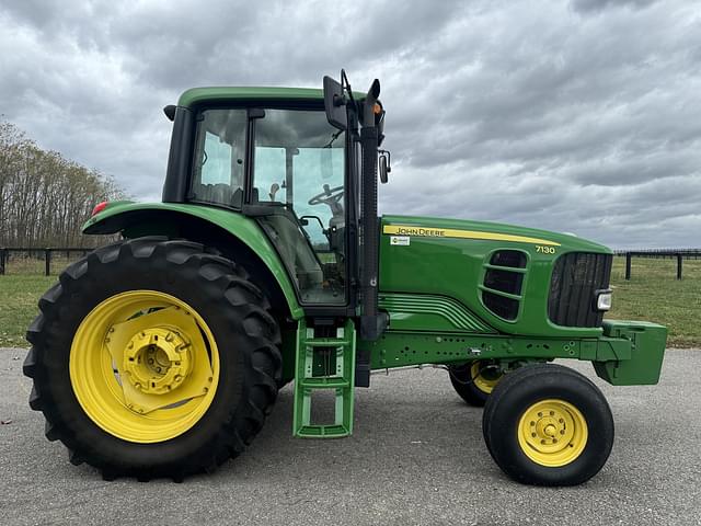 Image of John Deere 7130 equipment image 1