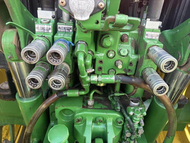 Image of John Deere 7130 equipment image 1