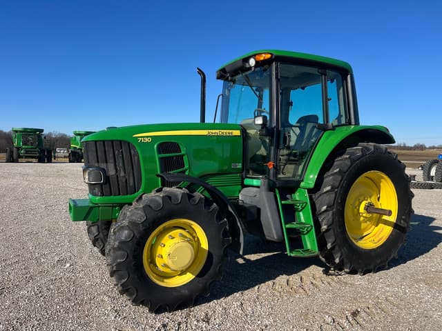 Image of John Deere 7130 equipment image 2