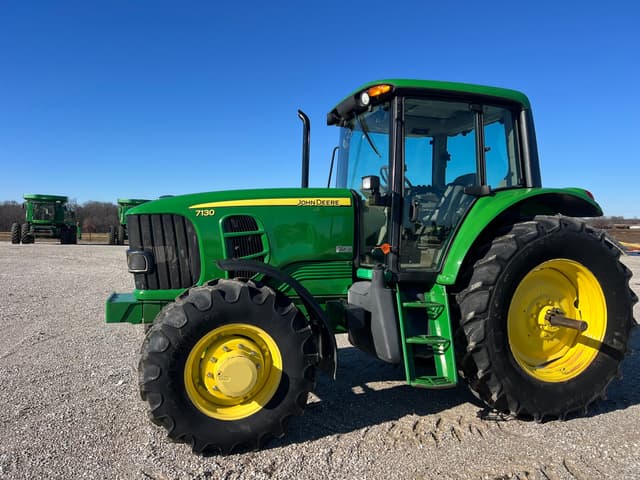 Image of John Deere 7130 equipment image 3