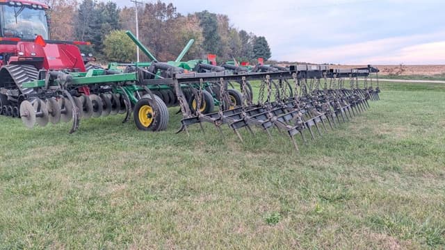 Image of John Deere 714 equipment image 2