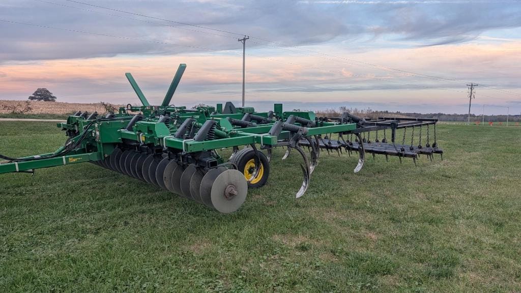 John Deere 714 Equipment Image0