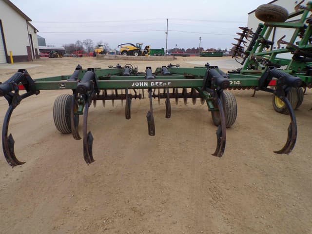Image of John Deere 714 equipment image 4