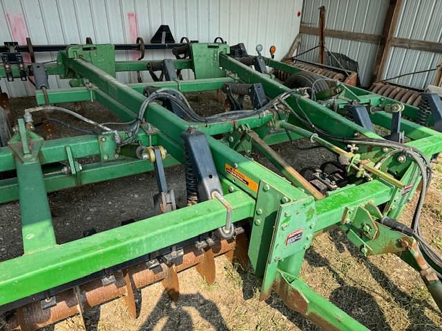 Image of John Deere 714 equipment image 4