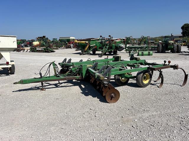 Image of John Deere 714 equipment image 1