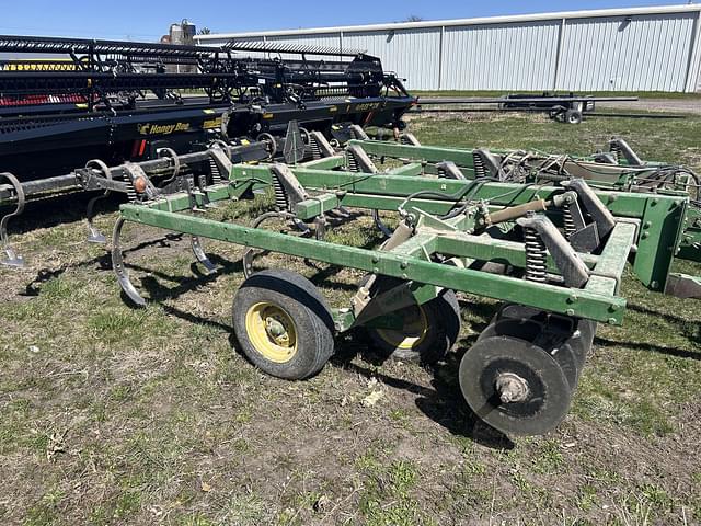 Image of John Deere 714 equipment image 1