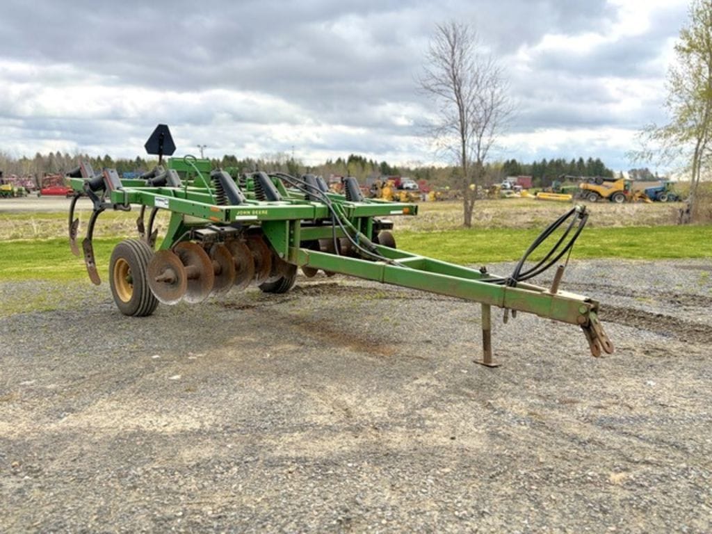 John Deere 714 Equipment Image0