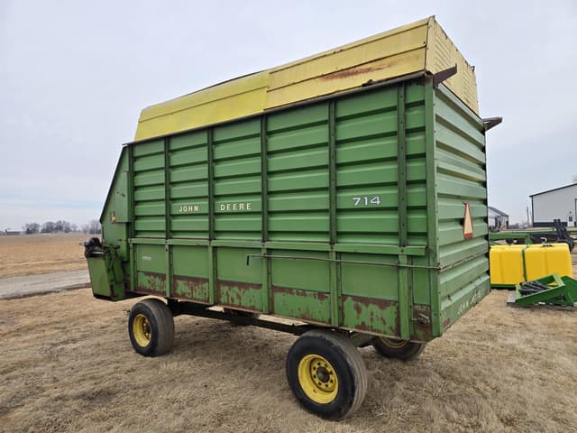 Image of John Deere 714 equipment image 4