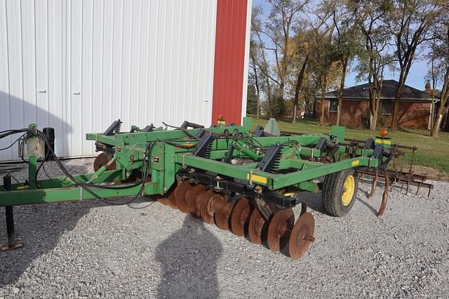 Image of John Deere 714 equipment image 1