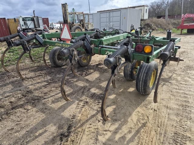 Image of John Deere 714 equipment image 4