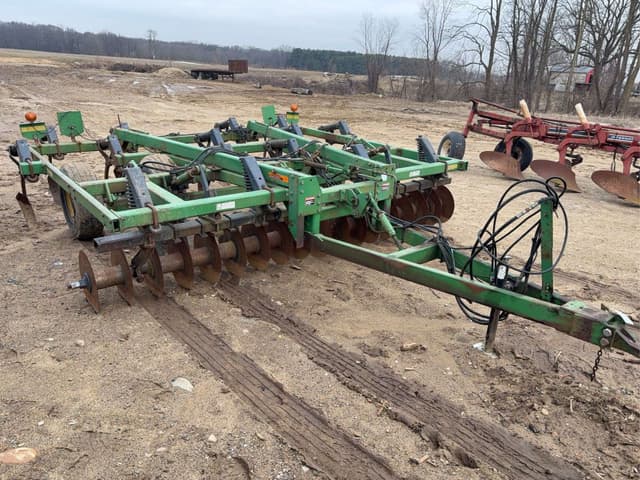 Image of John Deere 714 equipment image 1