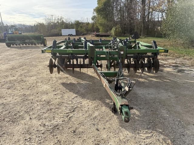 Image of John Deere 714 equipment image 1