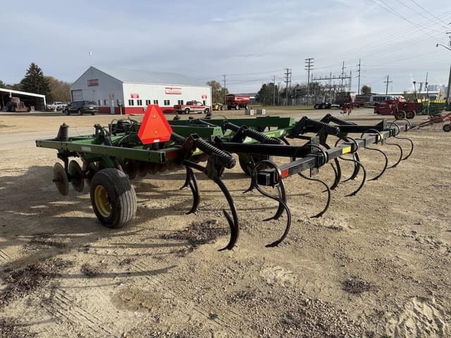 Image of John Deere 714 equipment image 4