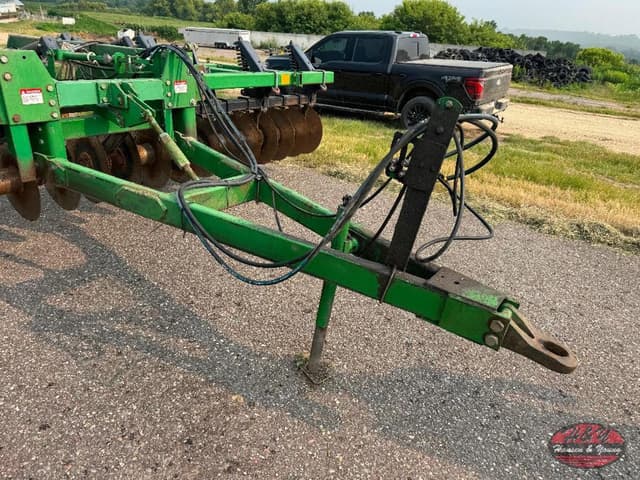Image of John Deere 714 equipment image 1