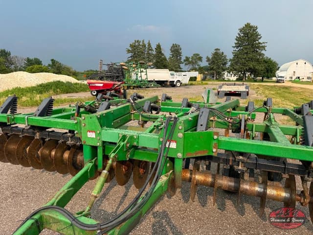 Image of John Deere 714 equipment image 3