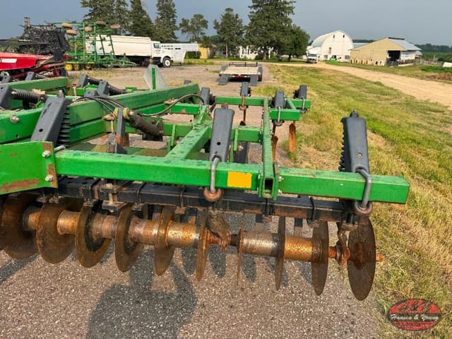 Image of John Deere 714 equipment image 2