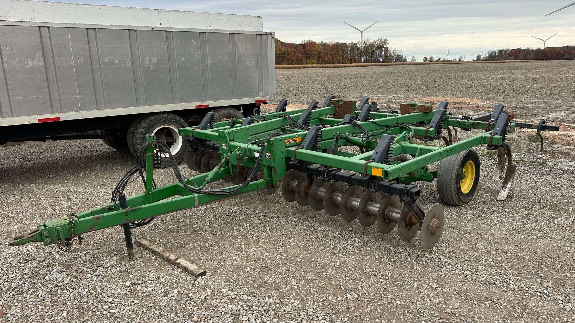 John Deere 714 Equipment Image0