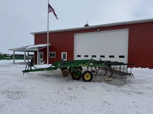 John Deere 714 Image