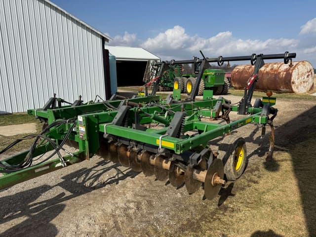 Image of John Deere 714 equipment image 1