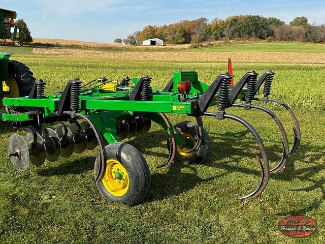 Image of John Deere 714 equipment image 3