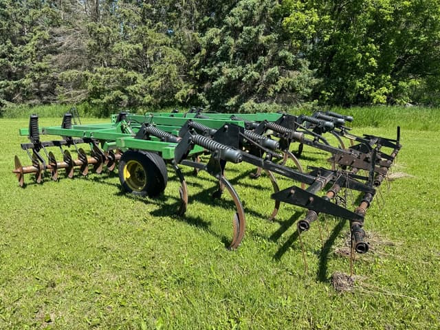 Image of John Deere 714 equipment image 2