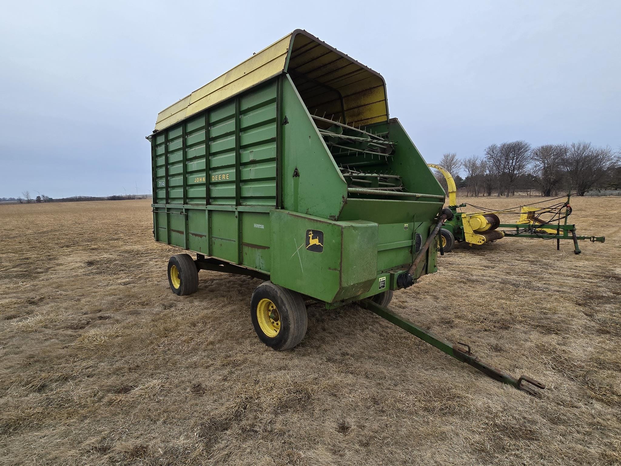 John Deere 714 Equipment Image0