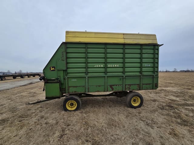 Image of John Deere 714 equipment image 3