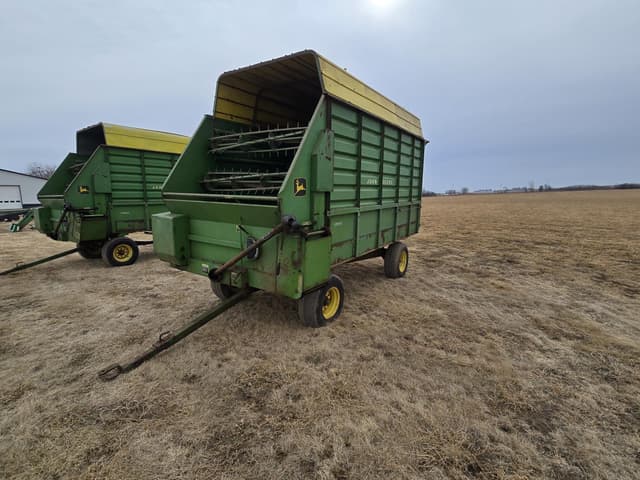 Image of John Deere 714 equipment image 1