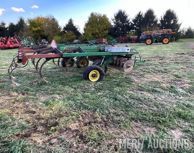 Image of John Deere 714 equipment image 4